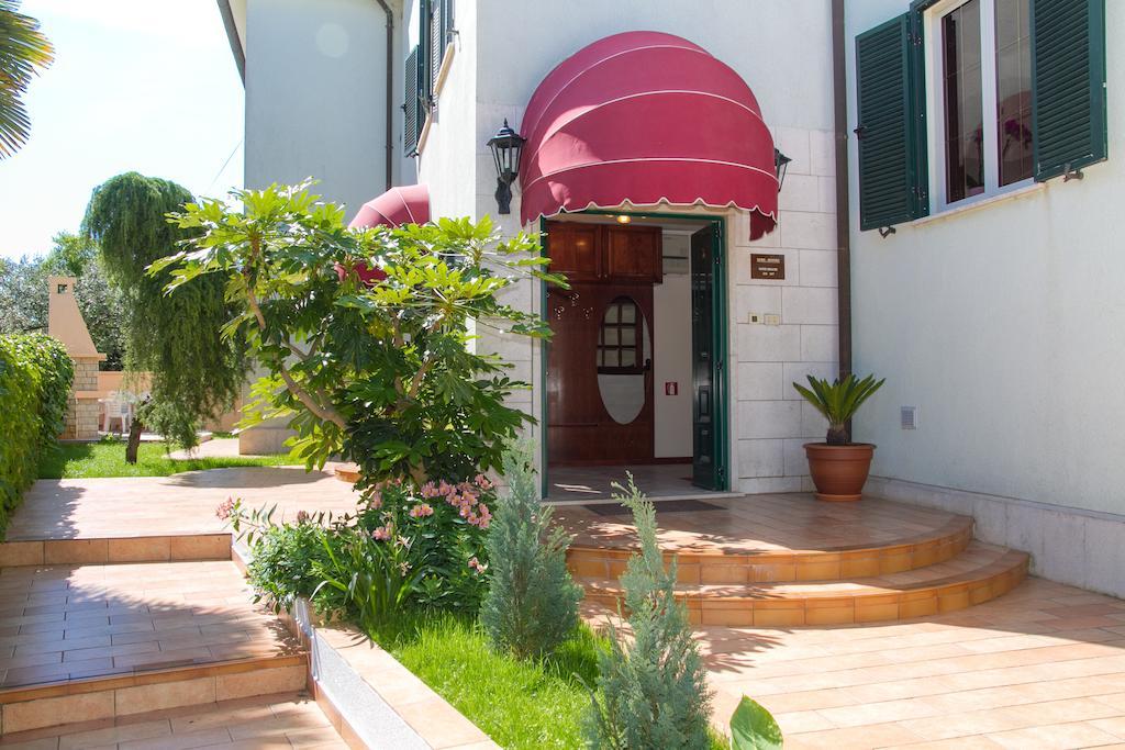 Villa Sveta Eufemija - Bed And Breakfast ロヴィニ 部屋 写真